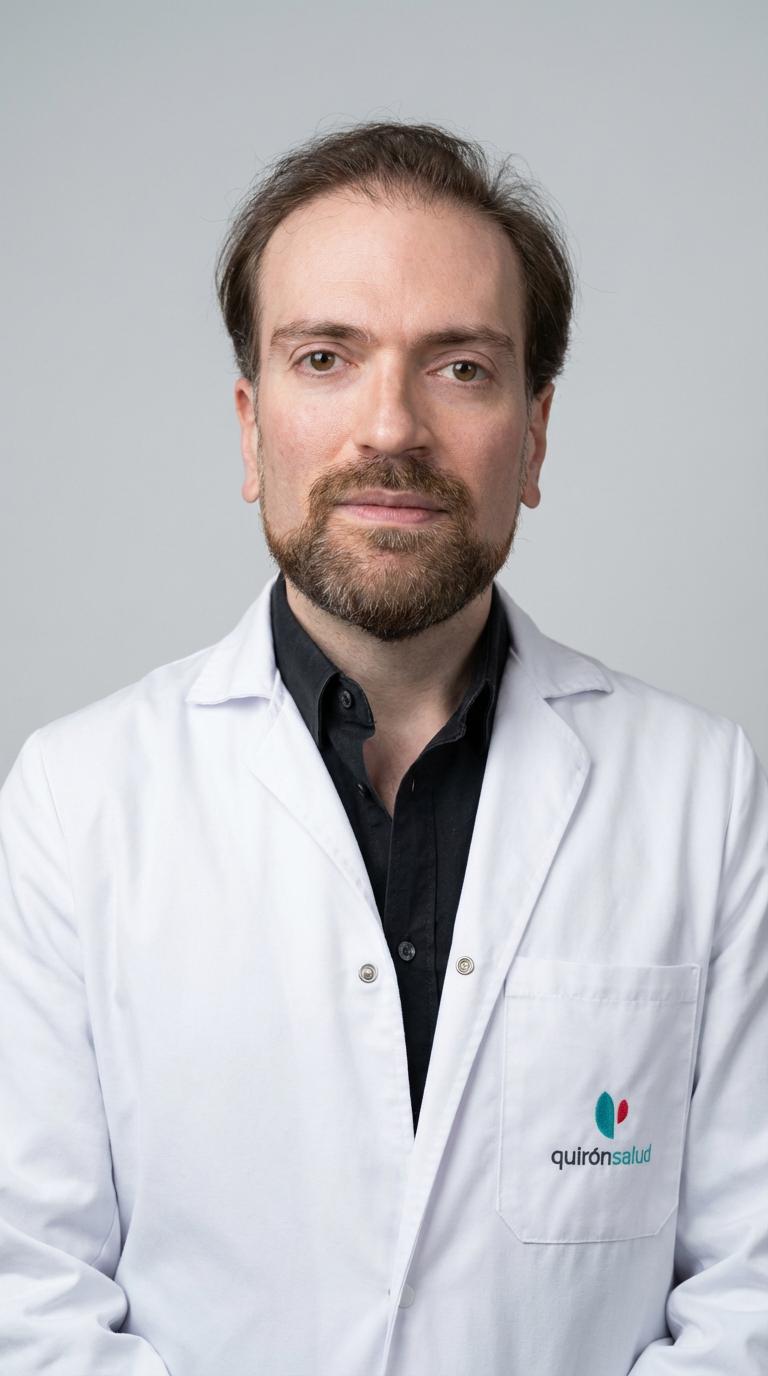 Retrato profesional del Dr. Bruce Dos Santos